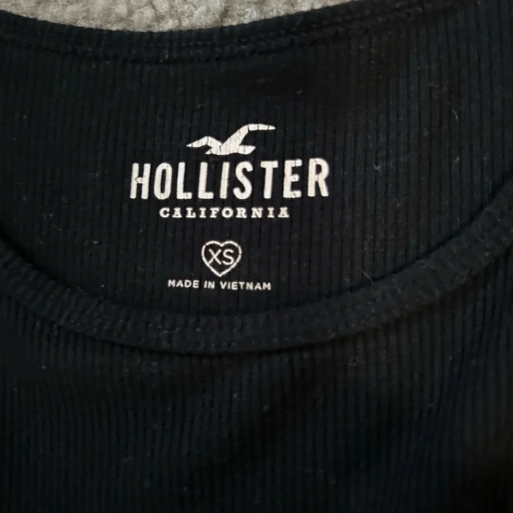 Size xs black Hollister tie tank top - Picture 2 of 2